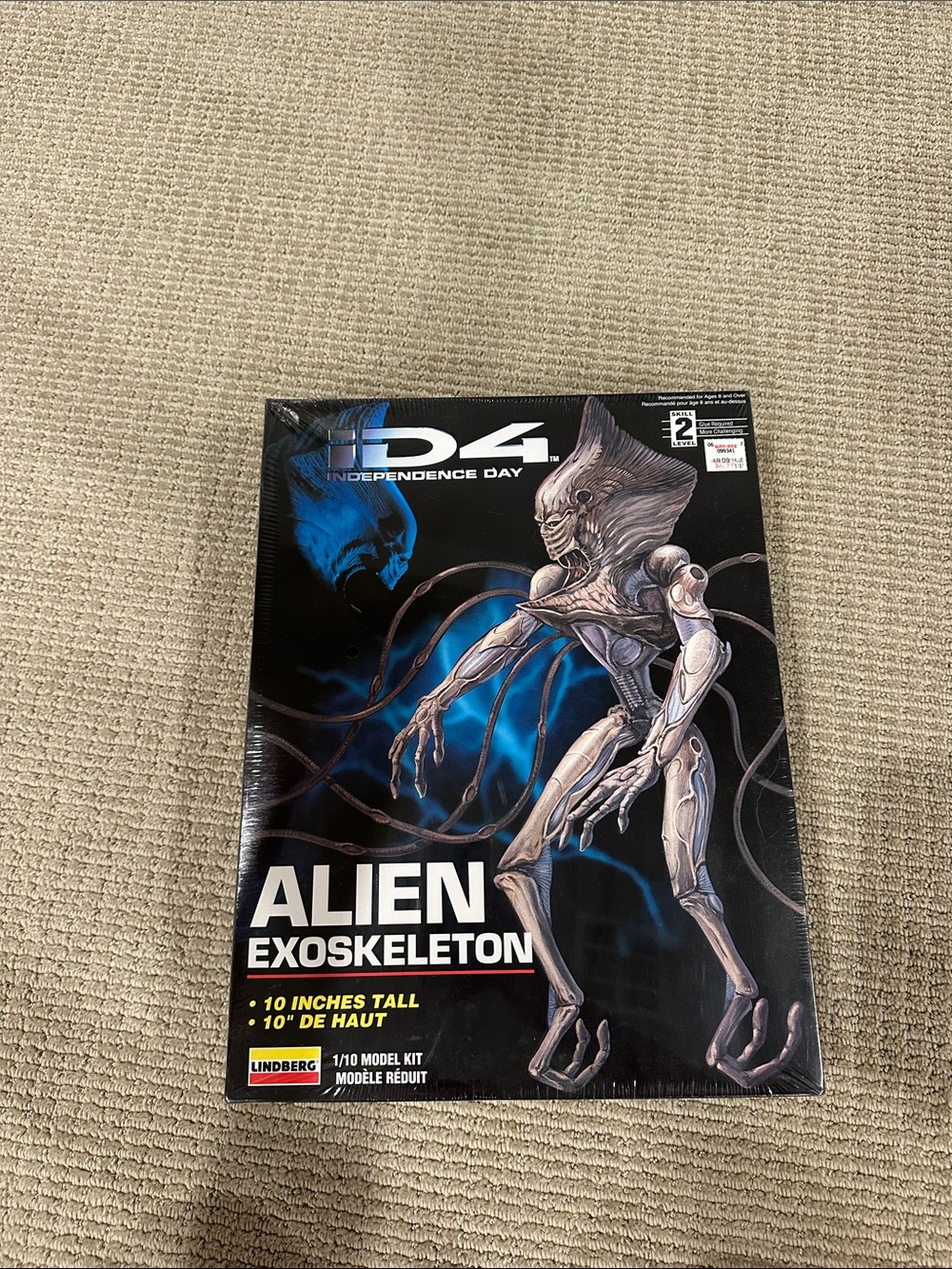Independence Day Alien Exoskeleton Model Kit - Black & Blue